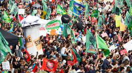 Proti ťažbe uhlia v nemeckom Hambašskom lese demonštrovalo 50 000 ľudí