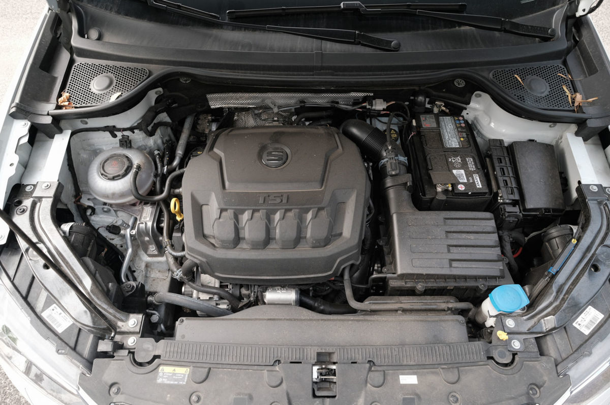 Dvojlitrový benzínový motor má výkon 190 koní.