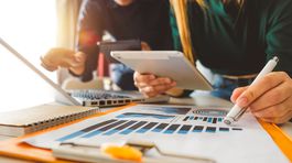 Desať krokov, ako ušetriť za účet