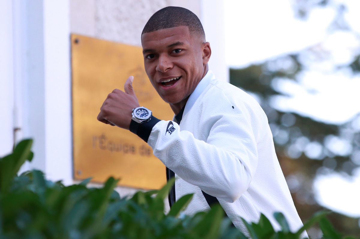 Kylian Mbappé prichádza na tréning PSG deň po...