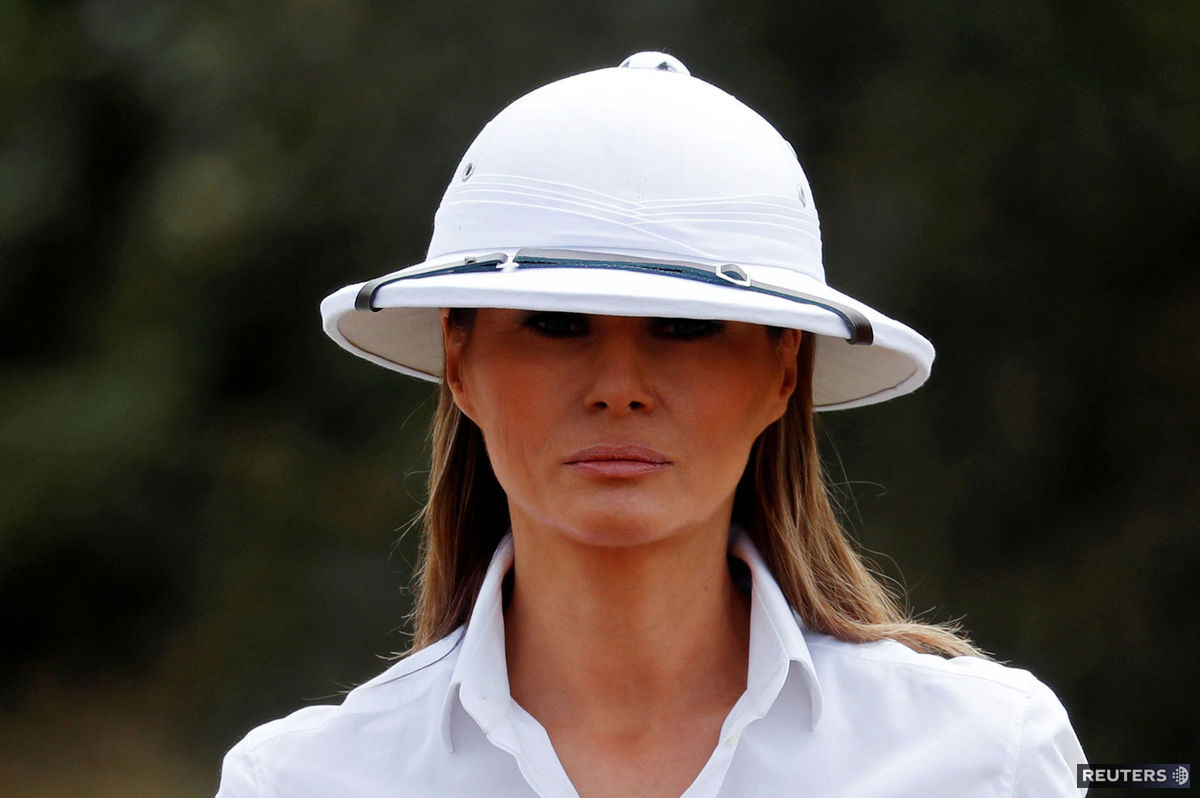 Prvá dáma USA Melania Trump v tropickej helme,...