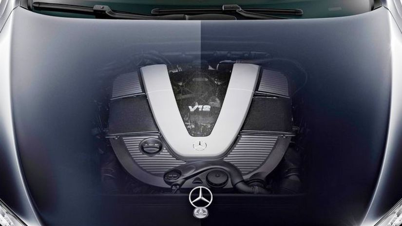Pod kapotou je na výber motor 4,0 V8 (370 kW)...