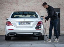 Mercedes-Benz  300 de - plug-in hybrid diesel