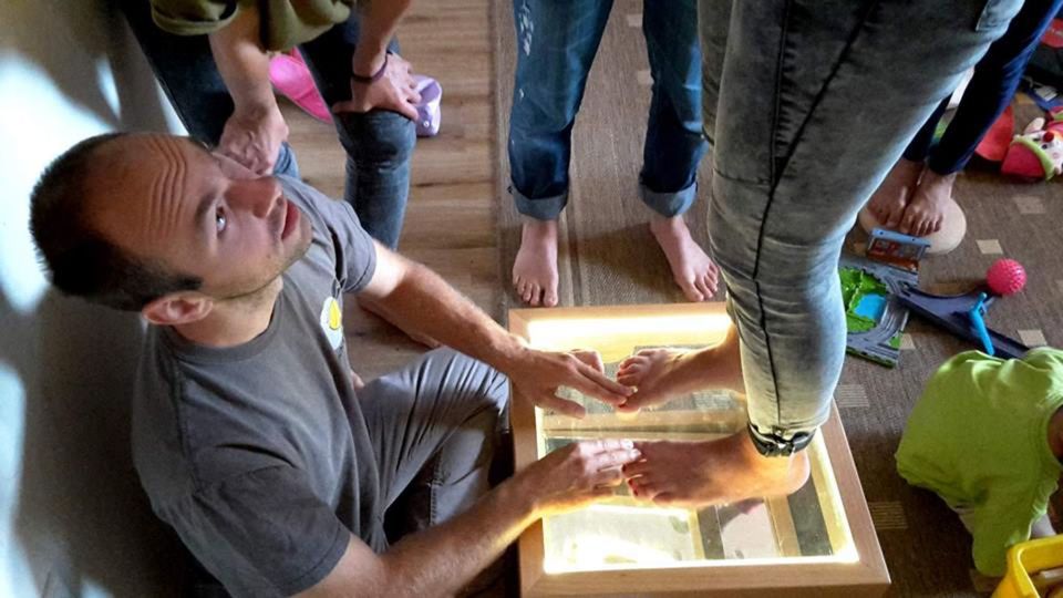 Na tvrdom povrchu sa musíme správať mäkko a na...