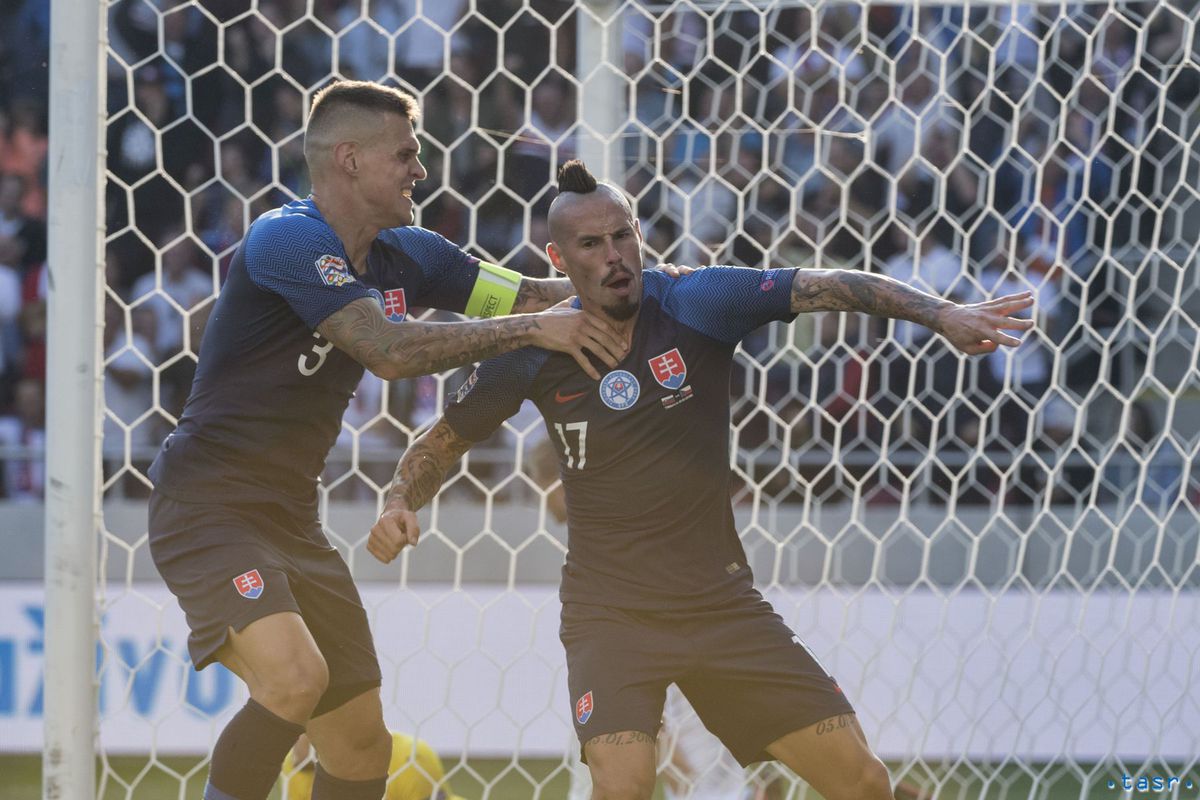 Marek Hamšík sa teší s Martinom Škrtelom.