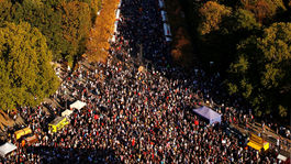 Organizátori protestu proti rasizmu v Berlíne odhadli účasť na 240.000 osôb