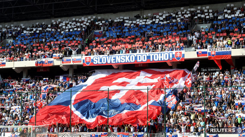 Choreografia slovenských fanúšikov pred zápasom...