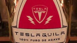 Muskov žart? Automobilka Tesla možno bude vyrábať tequilu