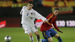 Tvrdý, ostrý, spoľahlivý. Škrtela uznávali aj v Anglicku