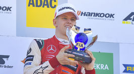 Schumacher junior si vyjazdil prvý titul. Získal aj superlicenciu na F1