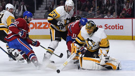 Tatar prvou hviezdou, strelil dva góly a asistoval. Jaroš má prvý bod v NHL