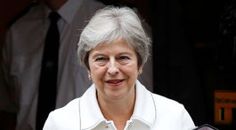 Premiérka Mayová dnes predstaví vláde predbežnú dohodu o brexite