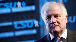 Seehofer odmieta po neúspešných voľbách odstúpiť z čela CSU