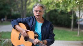 Pavol Hammel spieva v novej skladbe o ženách, ktoré nemajú vek