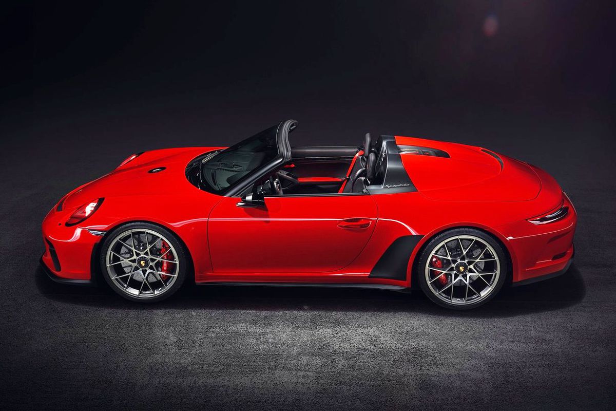 Karoséria vychádza z 911 Carrera 4 Cabrio, má...