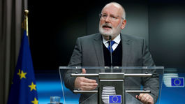 Poľsko reformou súdnictva nemení pôvodný smer, povedal Timmermans
