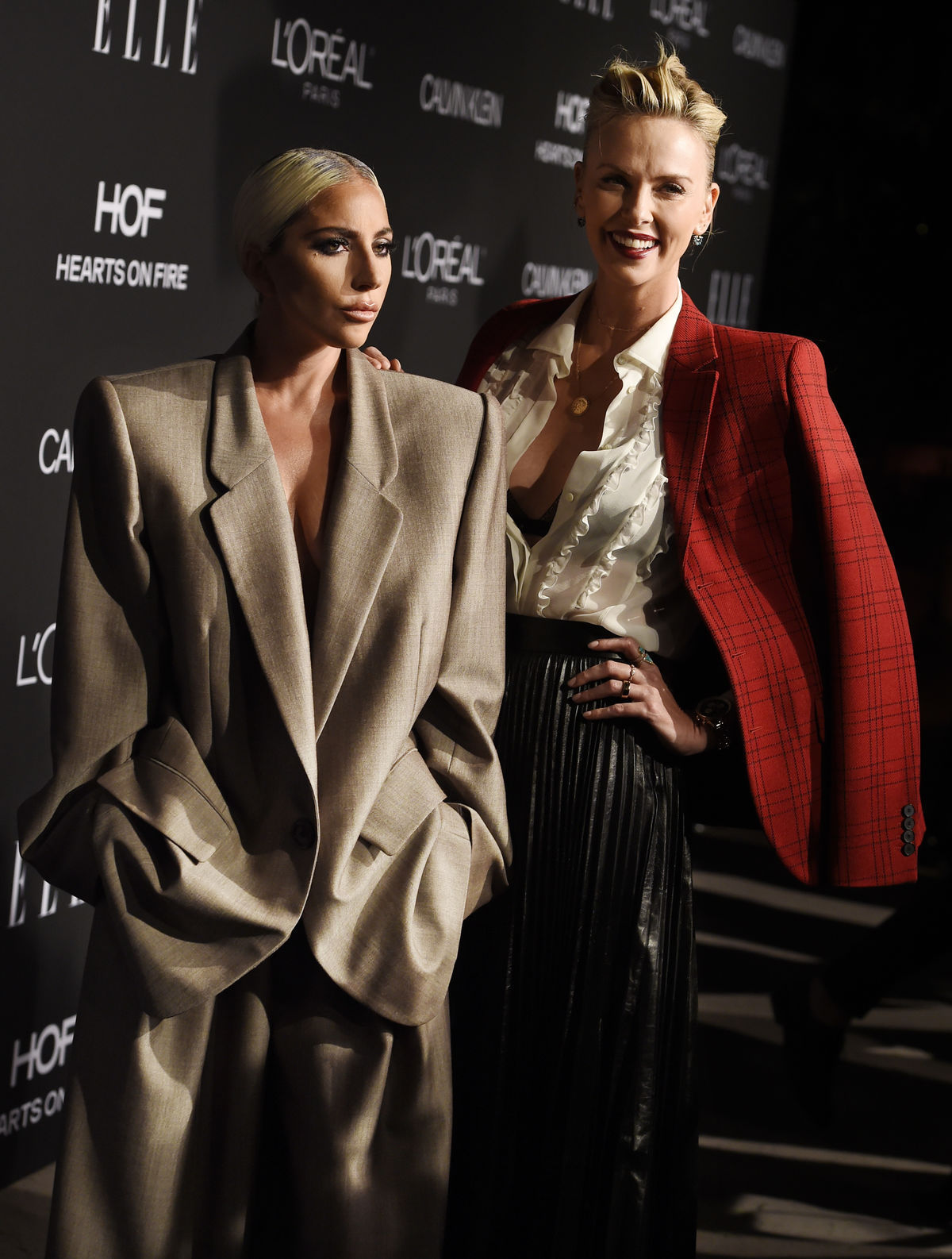 Herečka a speváčka Lady Gaga (vľavo) a herečka...