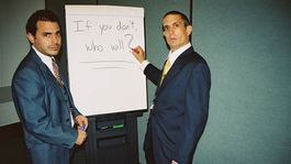 Yes Men: Voľný trh a tretia cesta zlyhávajú