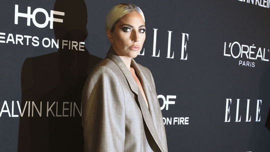 Speváčka a herečka Lady Gaga v kreácii Marc...