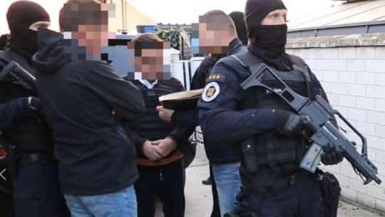 Polícia vykonáva domové prehliadky, ktoré...