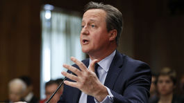 Cameron varoval Johnsona pred porušením zákona v období pred brexitom