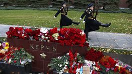 Obyvatelia mesta Kerč sa lúčia s 21 obeťami útoku v strednej škole