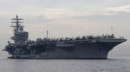 Na palubu americkej lietadlovej lode sa zrútil vrtuľník, hlásia zranených