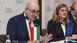 Slovenskí farmári: jeden čihi, druhý hota