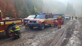 S požiarom v Gaderskej doline bojuje viac ako 50 hasičov, vrtuľníky nevzlietli