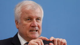 Seehofer po neúspechu v Bavorsku pripustil odchod z čela CSU