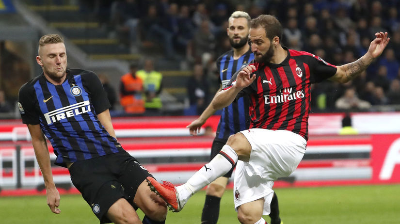 Milan Škriniar a Gonzalo Higuaín.