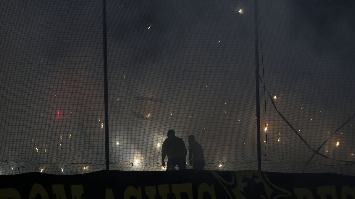 Fanúšikovia AEK Atény v zápase proti Bayernu...