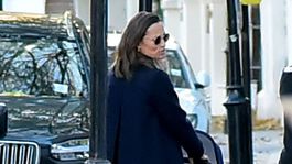 Aha, čerstvá mamička Pippa Middleton už tlačí kočík po uliciach Londýna