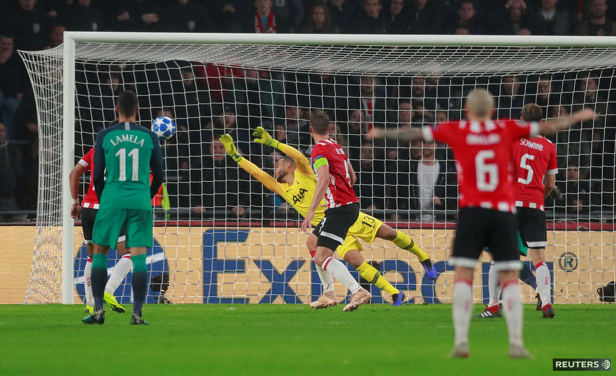 Luuk de Jong strieľa vyrovnávajúci gól...
