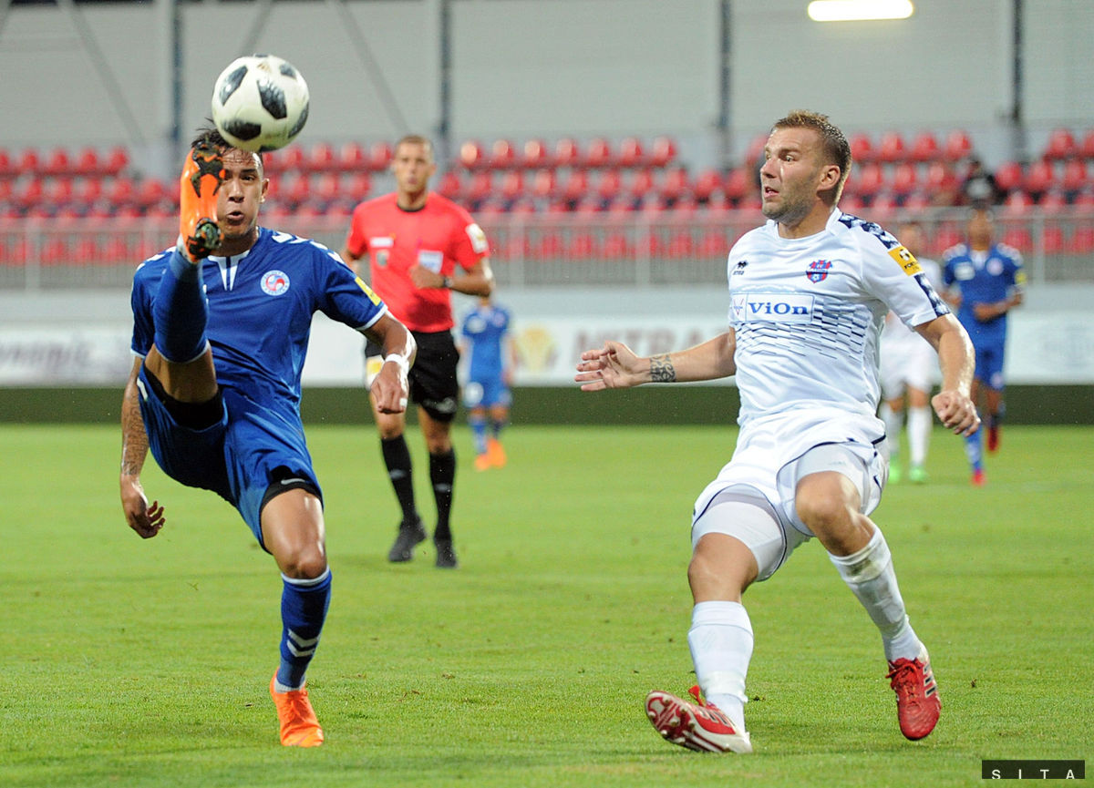 Tomáš Ďubek (vpravo) v drese Zlatých Moraviec.