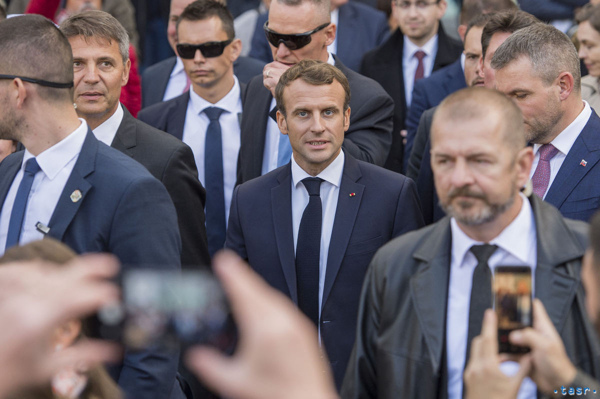 Emmanuel Macron v uliciach Bratislavy.