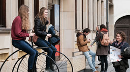 Pospíme si dlhšie aj počasie bude vľúdnejšie