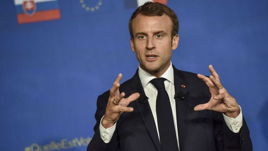 Francúzi zatnú do rozpočtu väčšiu sekeru, než predtým plánovali