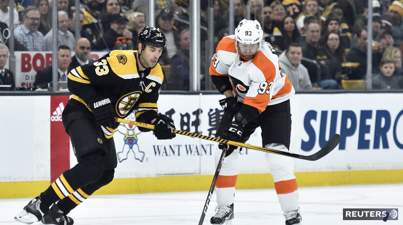 Kapitán Bostonu Zdeno Chára v súboji s Jakubom...