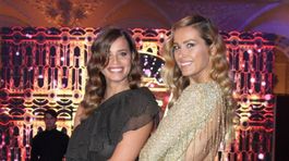 Pred pár dňami ohúrila Češka Mrázová krivkami Neapol! Ako obstála po boku Němcovej?