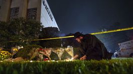 Po streľbe v Pittsburghu nariadil Trump spustiť vlajky na pol žrde