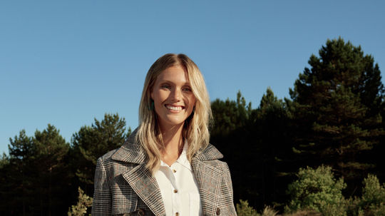 Dámsky károvaný kabát z dielne F&F, info o cene...