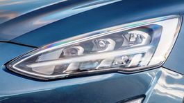 Ford Focus má svetlá, ktoré čítajú dopravné značky. Reagujú v predstihu