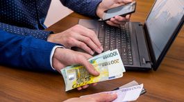 Úvery rastú už len jednociferne, aj tak sú Slováci na špici zadlžovania