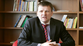 Lídri troch mimoparlamentných strán budú rokovať o spolupráci