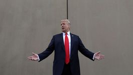 Na hranice s Mexikom vyšleme až 15-tisíc vojakov, hrozí Trump