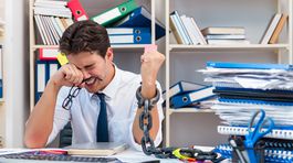 Menší podnikateľ na Slovensku strávi ročne 222 hodín byrokraciou