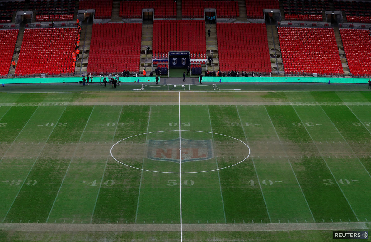 Stav trávnika na štadióne Wembley pred duelom...