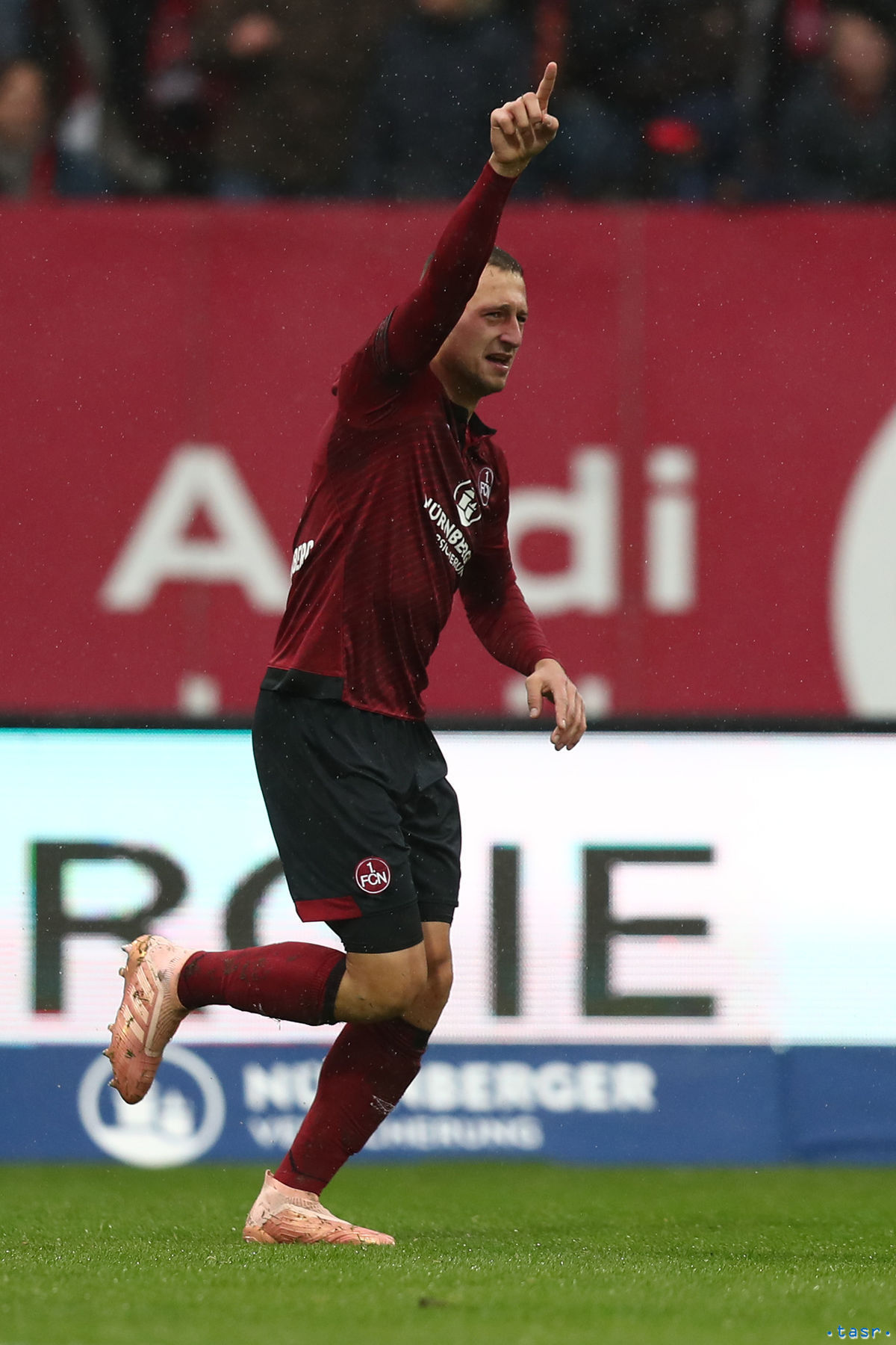 Slovenský futbalista Norimbergu Adam Zreľák.