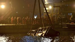 Pád autobusu z mosta v Číne spôsobila hádka pasažierky s vodičom